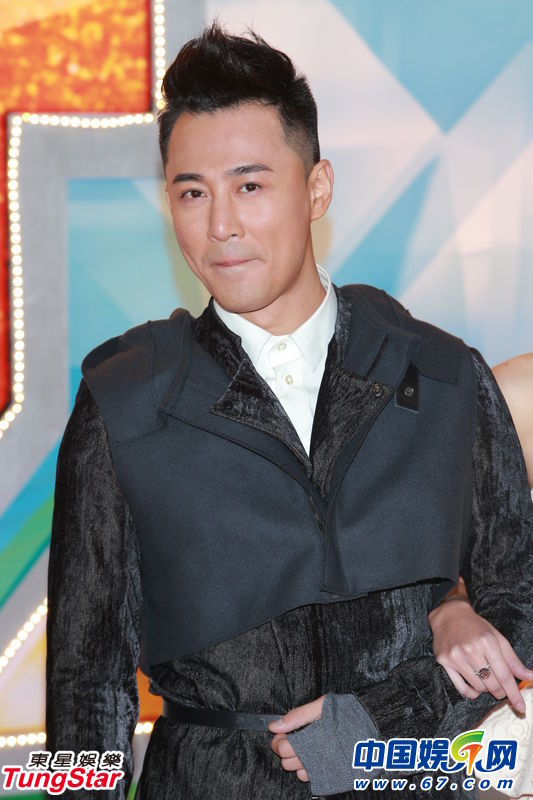 第45屆TVB臺(tái)慶紅毯群星璀璨 米雪中國風(fēng)秀香肩完勝眾露背女星