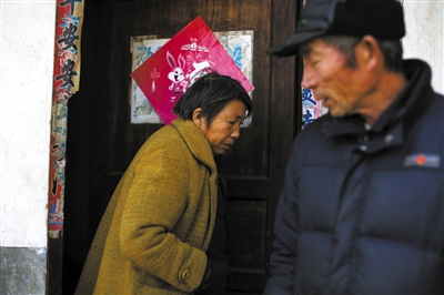 12月18日，閔擁軍父母稱，案發(fā)前兒子是癲癇癥發(fā)作跑出去。