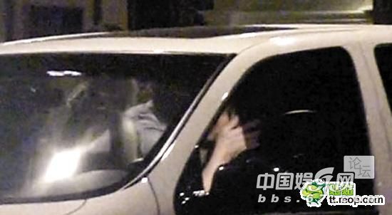 揭秘被成龍大哥強(qiáng)吻過的明星 男女通吃口味重