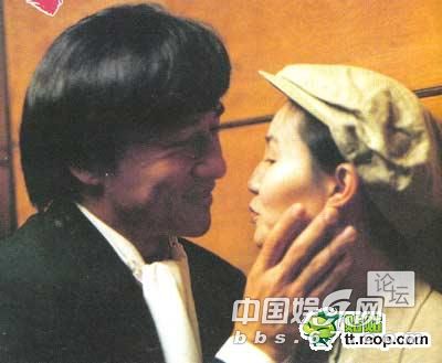 揭秘被成龍大哥強(qiáng)吻過的明星 男女通吃口味重