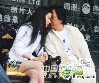 揭秘被成龍大哥強吻過的明星 男女通吃口味重