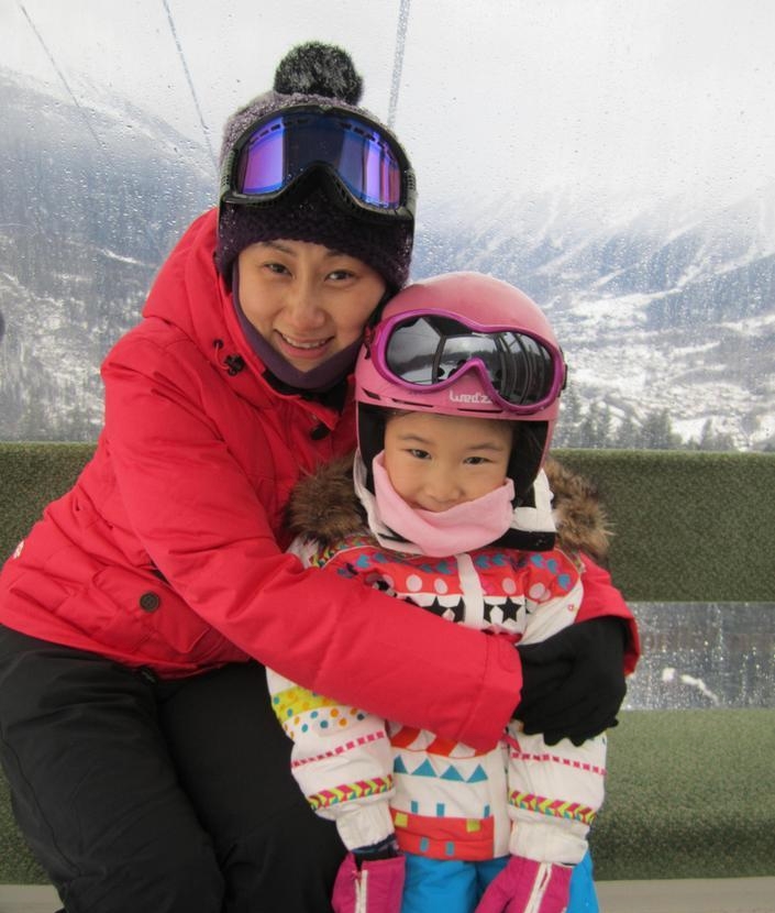 趙文卓攜妻女法國(guó)滑雪照曝光