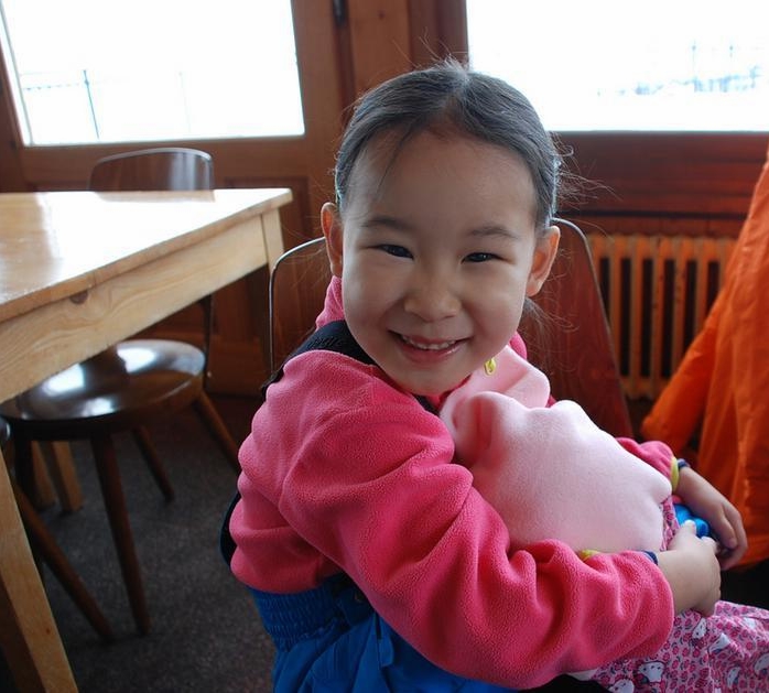 趙文卓攜妻女法國(guó)滑雪照曝光