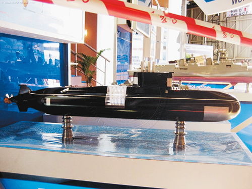 推銷給印度的”阿穆?tīng)?#8220;改進(jìn)型模型，“薩羅夫”號(hào)的指揮塔圍殼與它差別較大。