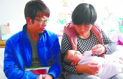 孩子出生準生證'難產(chǎn)' 受益新規(guī)有望在青辦理