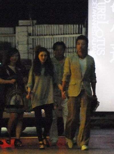 大S汪小菲情侶裝“飛躍”長城 曝婚后恩愛細節(jié)(組圖)