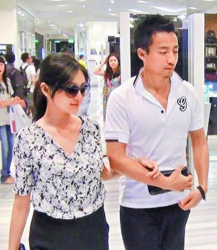 大S汪小菲情侶裝“飛躍”長城 曝婚后恩愛細節(jié)(組圖)
