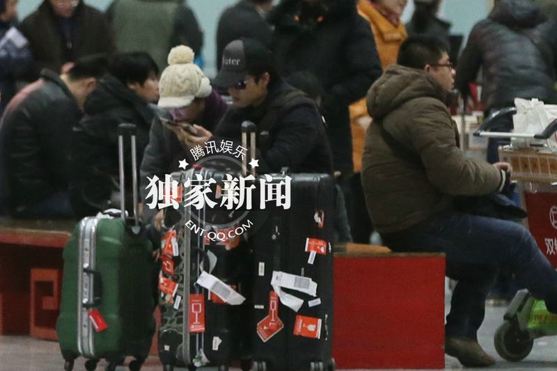 凌瀟肅唐一菲當(dāng)眾親昵 唐一菲忙賣萌撒嬌