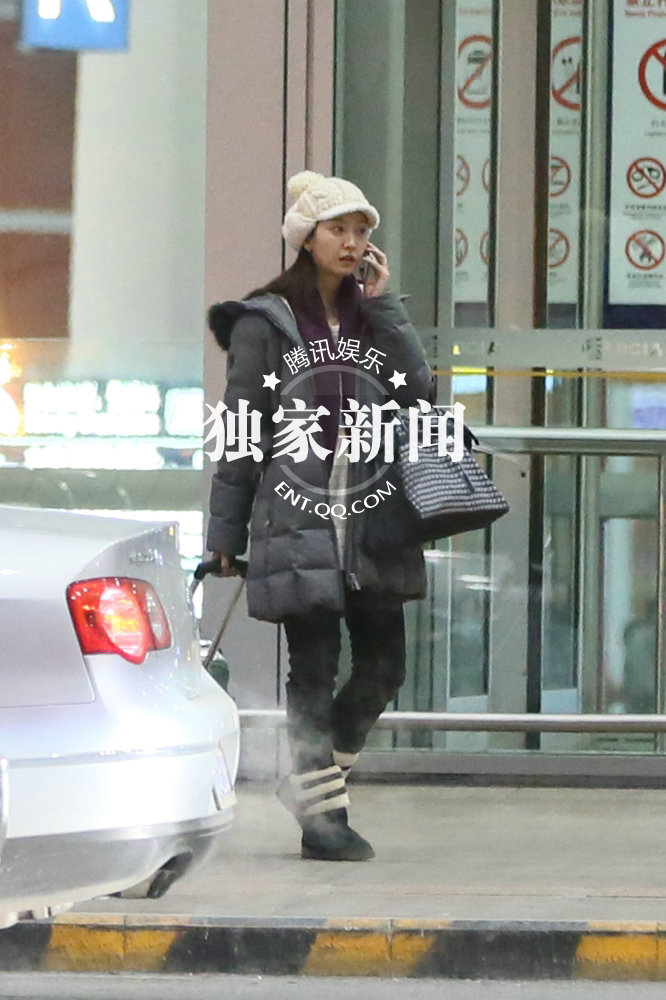 凌瀟肅唐一菲當(dāng)眾親昵 唐一菲忙賣萌撒嬌