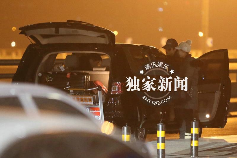 凌瀟肅唐一菲當(dāng)眾親昵 唐一菲忙賣萌撒嬌