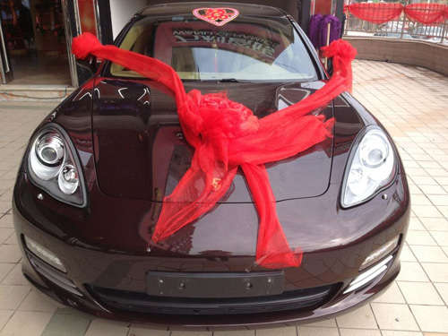 福建萬利集團(tuán)老總嫁女 嫁妝數(shù)億擺席8天(組圖)