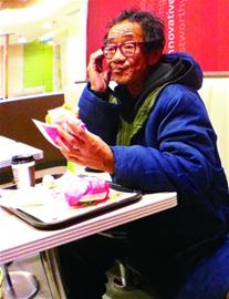 揭秘夜幕下免費(fèi)寄宿人:不同故事 相同辛酸