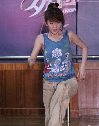 謝娜罕見大學(xué)宿舍寢室私照曝光 清純甜美判若兩人