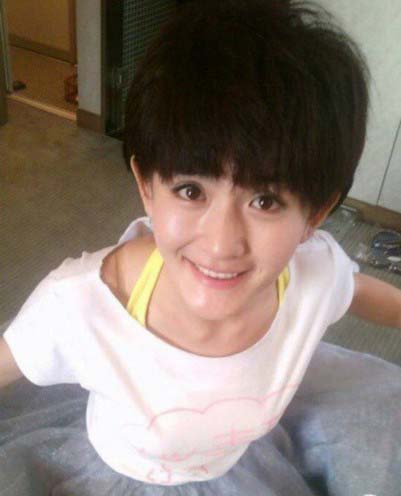 謝娜罕見大學宿舍寢室私照曝光 清純甜美判若兩人