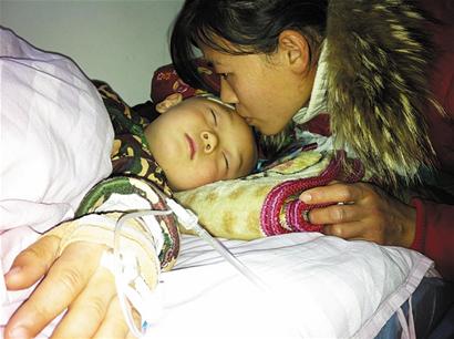 老少三代同車遇不幸 老太舍身救兩歲孫子 老少三代同車遇不幸 老太舍身救兩歲孫子