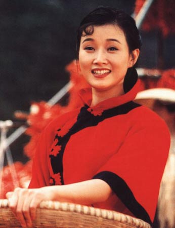 宋祖英自曝和老公一見鐘情 與趙本山秘照曝光