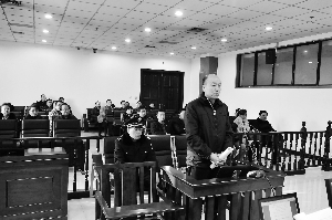 顏承魯庭審現(xiàn)場。 本報(bào)記者 郭玉紅 攝