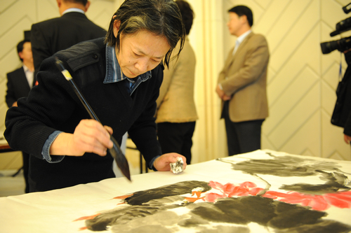 政協(xié)書(shū)畫(huà)筆會(huì)舉行 委員盡展才情贊青島