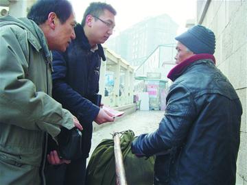 撞人司機(jī)：求求你，去醫(yī)院流浪男子：謝謝你，不用了