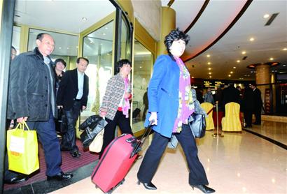 無(wú)鮮花無(wú)橫幅代表更從容