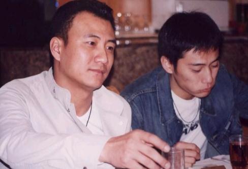 劉燁《藍(lán)宇》舊照被翻 愛(ài)子諾一太帥遭小女孩偷吻