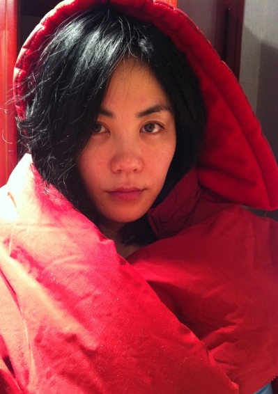 天后王菲賣(mài)萌記 玩街拍與自己俏皮合影 