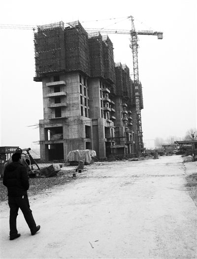 翟振鋒妻子公司所開(kāi)發(fā)的南溪苑項(xiàng)目，因拖欠工程款停工。A20-21版攝影 新京報(bào)記者 孔璞