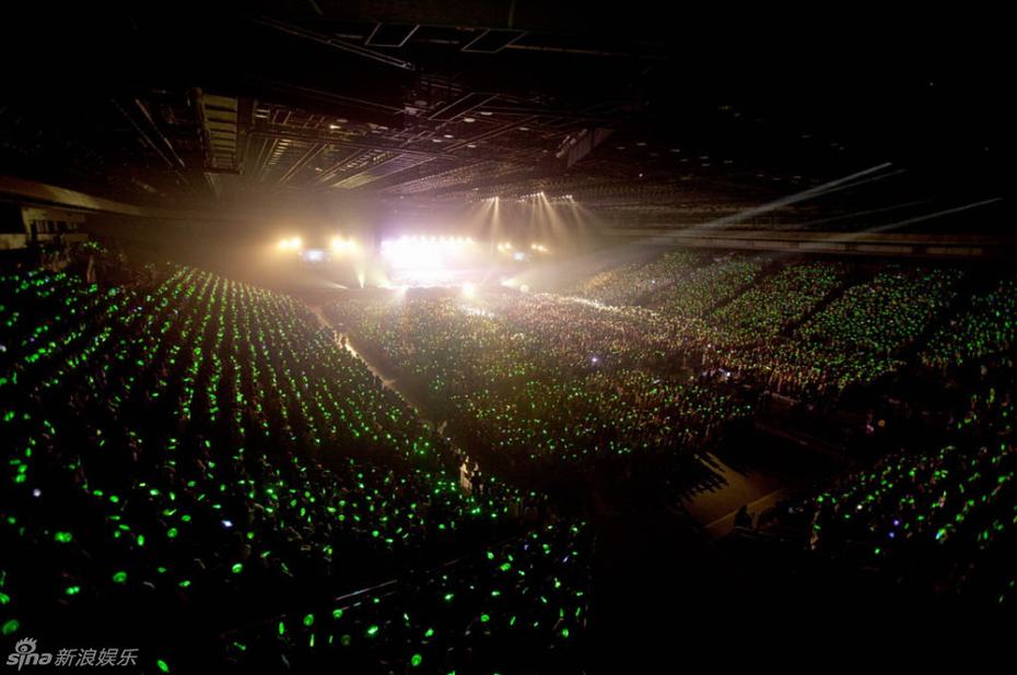 韓星金賢重日本演唱會2萬粉絲擠爆會場 粉絲尖叫險失控