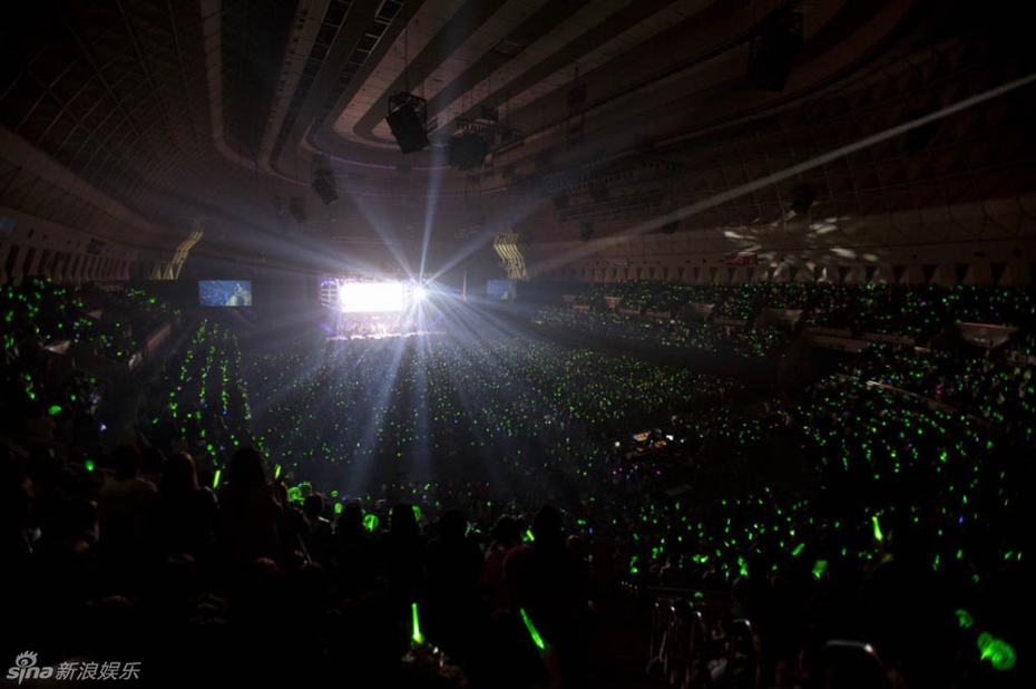 韓星金賢重日本演唱會(huì)2萬粉絲擠爆會(huì)場(chǎng) 粉絲尖叫險(xiǎn)失控