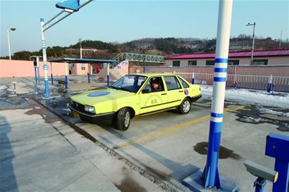 記者調查發(fā)現不少駕校學車費高于物價部門