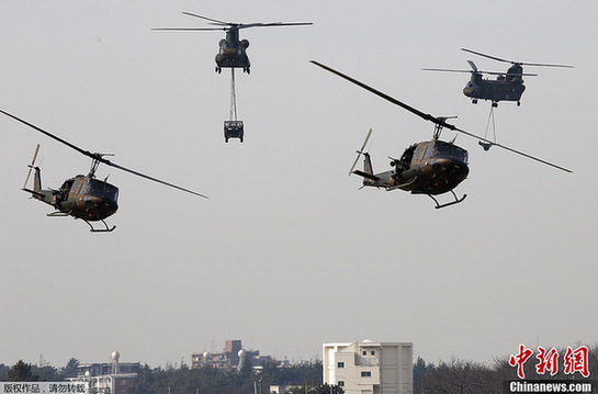 日本陸上自衛(wèi)隊(duì)舉行空降演習(xí)