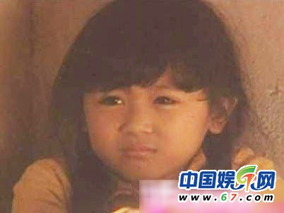 TVB明星童年照 黃宗澤孤僻抱貓 滕麗名三角眼無(wú)美女相