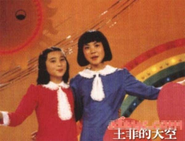 王菲16歲處女座唱片封面曝光 嬰兒肥甜美短發(fā)造型