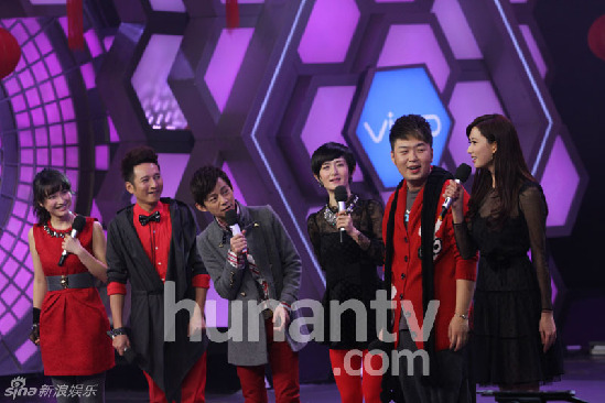 林志玲黑絲短裙上《快樂大本營》