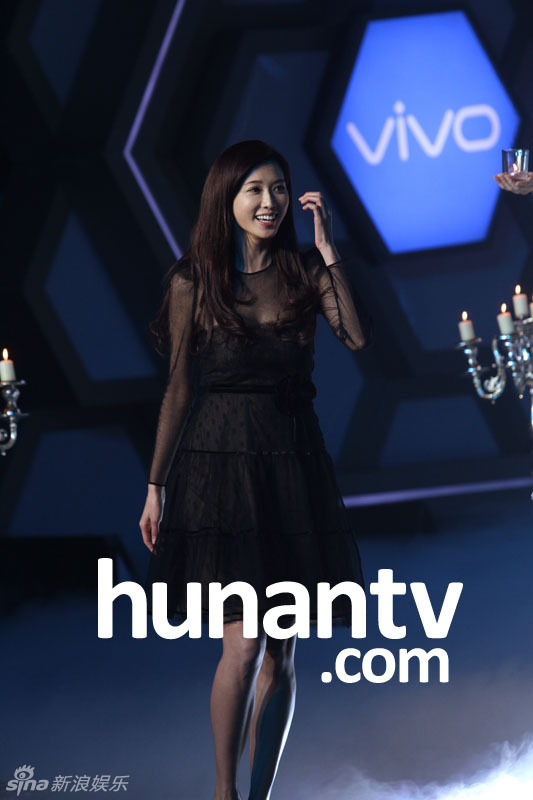 林志玲黑絲短裙上《快樂(lè)大本營(yíng)》