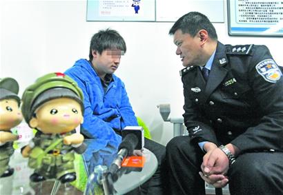 民警“大戰(zhàn)”鳥叔 民警“大戰(zhàn)”鳥叔