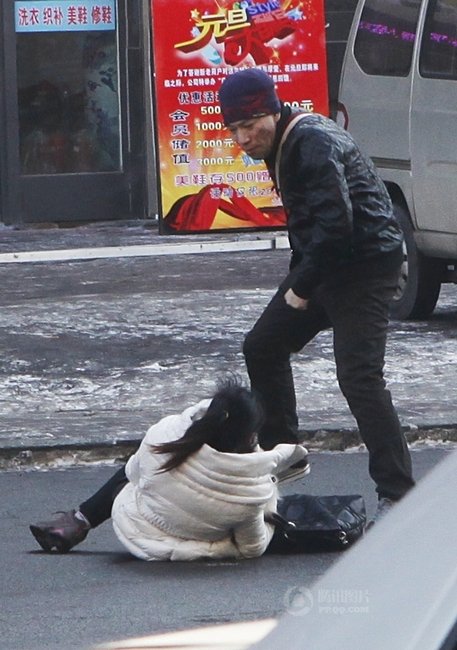 長(zhǎng)春街頭男子暴打女子 路人無人施救