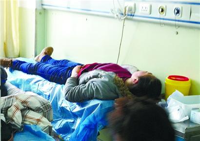 乖巧女孩工作壓力大家中自殘 割腕又捅腹 乖巧女孩工作壓力大家中自殘 割腕又捅腹