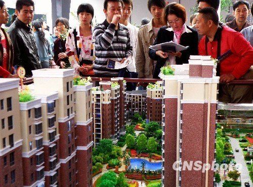 2012年12月份，70個(gè)大中城市中，新房房?jī)r(jià)上漲城市有54個(gè)。專家稱，房?jī)r(jià)已基本無(wú)下降空間