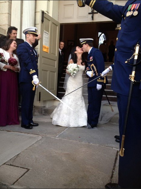 滑冰名將關(guān)穎珊下嫁白宮高官 軍隊開道當(dāng)眾熱吻排場大