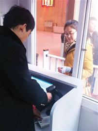 青島站啟用實名制驗票機(jī) 5秒搞定