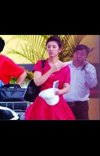 黃奕美國(guó)生女兒 入行13年認(rèn)香港干爹 戀趙薇前男友