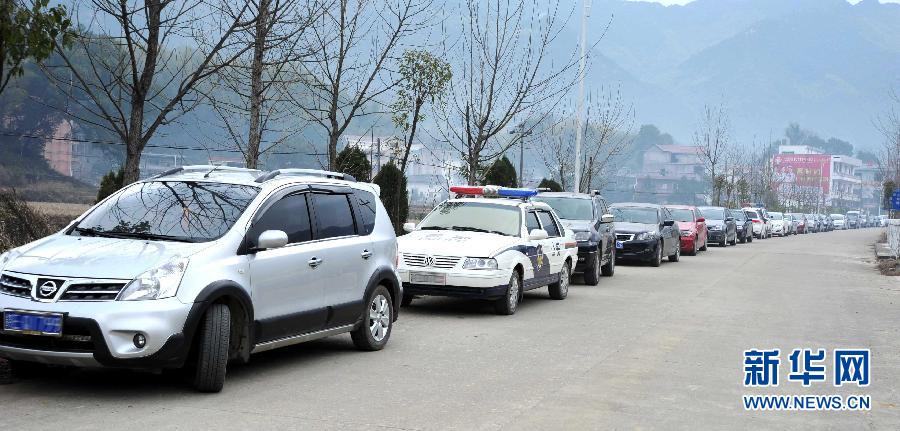 貧困縣江西上饒縣一村委會(huì)村部喬遷大擺排場