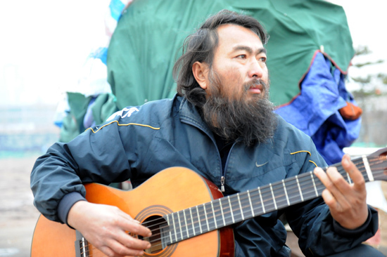 小麥島流浪王 中國(guó)阿甘騎三輪走中國(guó)