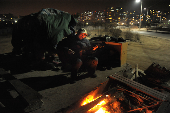 小麥島流浪王 中國(guó)阿甘騎三輪走中國(guó)