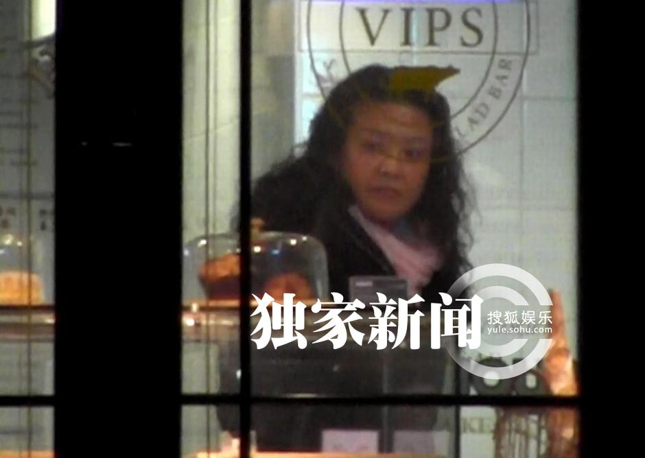 汪小菲攜母吃飯“問計(jì)” 飯后打包送嬌妻