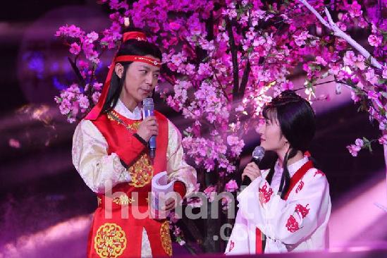 謝娜何炅玩搖滾版《紅樓夢》 坡姐帶黑超一秒變搖滾林黛玉