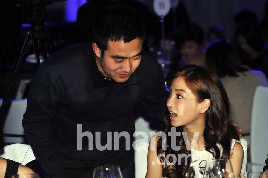 Angelababy高圓圓同臺(tái)白裙拼艷 baby“桃花”不斷高圓圓顯冷落