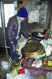 10歲貧家娃撐起一個(gè)家 10歲貧家娃撐起一個(gè)家