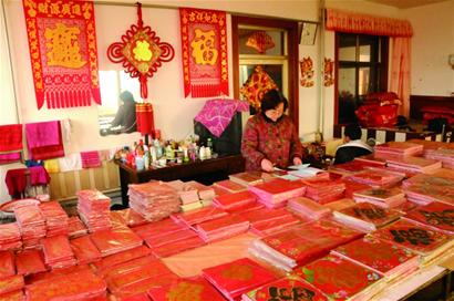 即墨肖家泊子村春節(jié)前賣掉上千噸福貼和春聯(lián) 產品銷往全國各地 島城福貼多數來自這個村